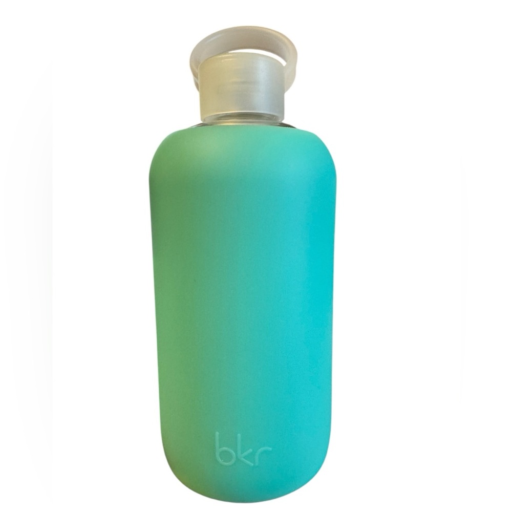 1 bkr bottle with two different color silicone sleeve’s for grip and protection.